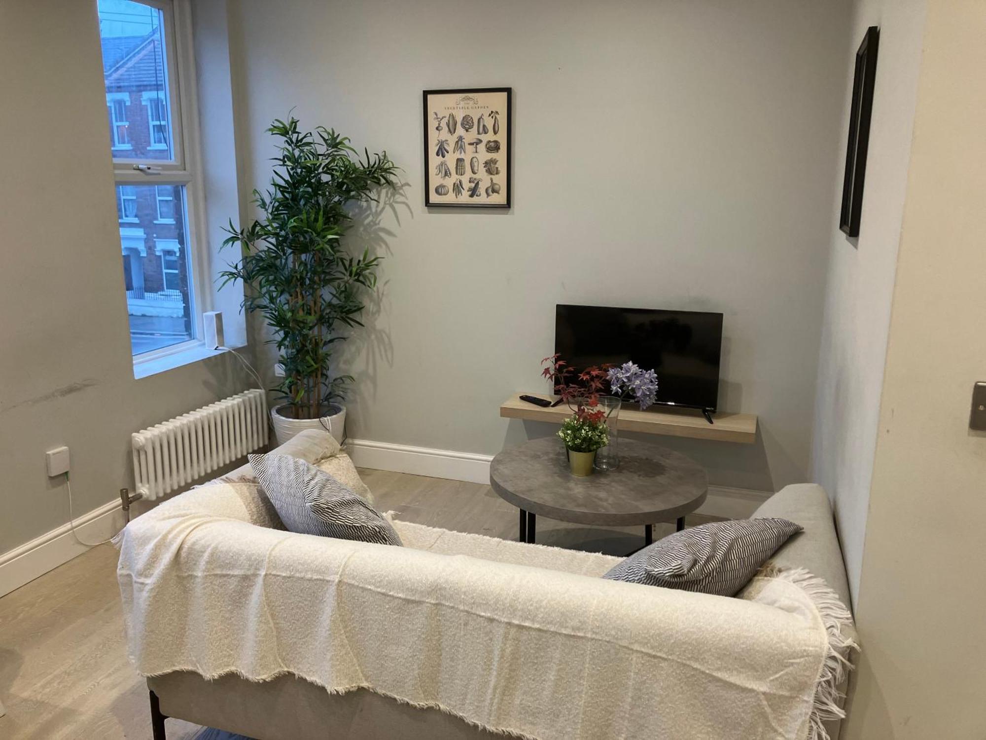 Brilliant 2 Bed Apartment - Spacious, Central & Well-Connected Londres Extérieur photo