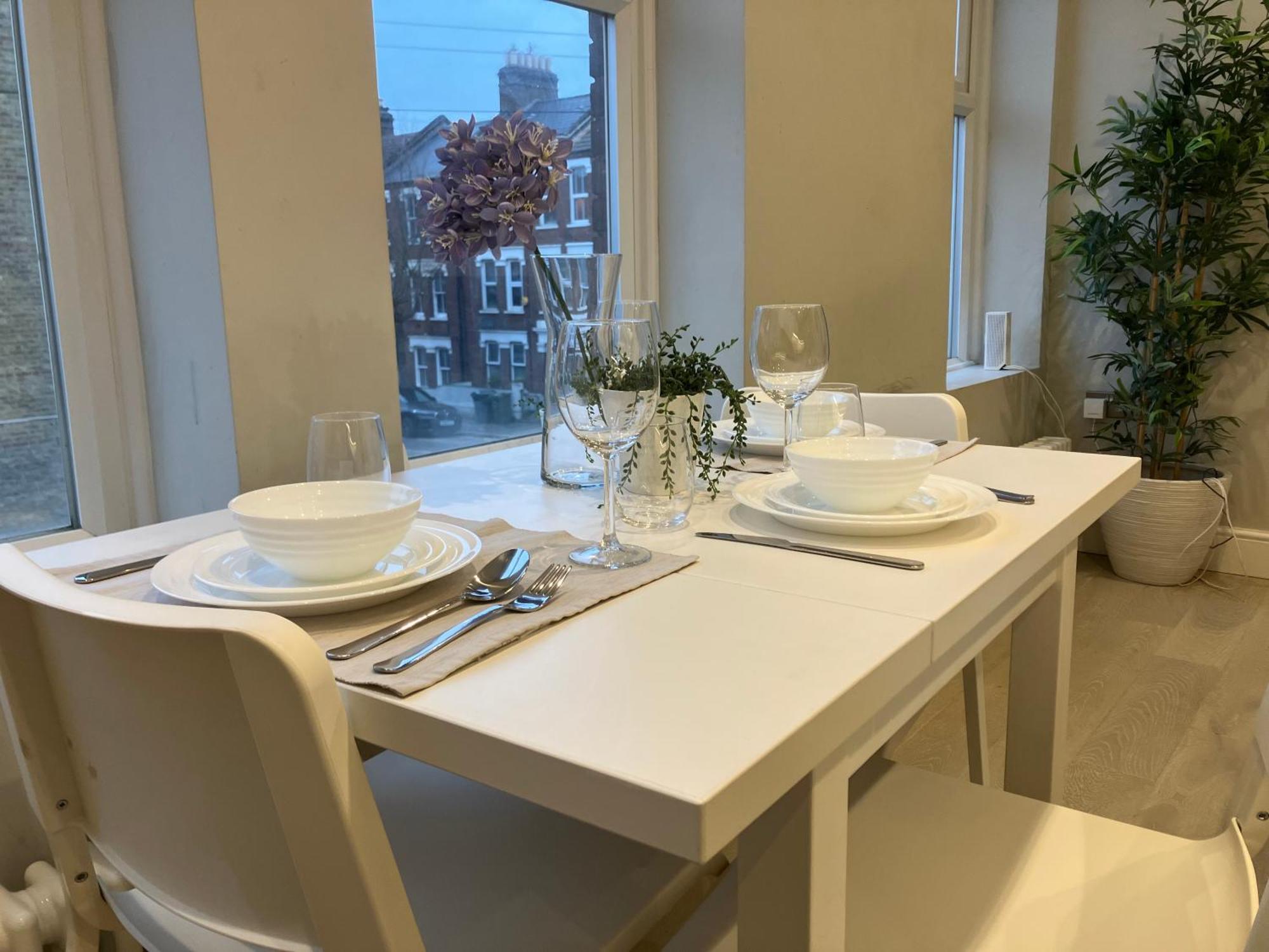 Brilliant 2 Bed Apartment - Spacious, Central & Well-Connected Londres Extérieur photo