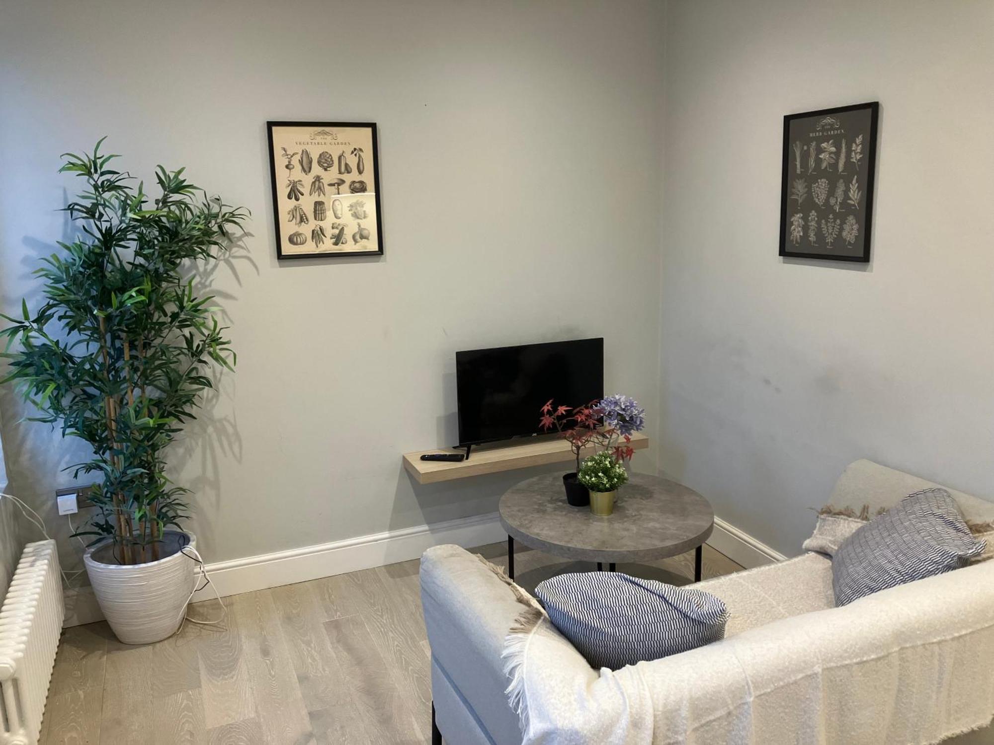 Brilliant 2 Bed Apartment - Spacious, Central & Well-Connected Londres Extérieur photo